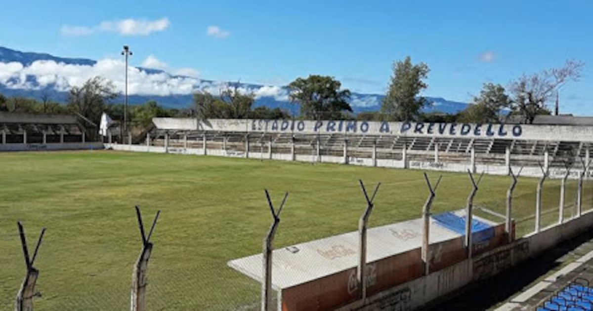 Prohibición de 4 años para un hombre por arrojar pirotecnia en un partido de la Liga Chacarera de Fútbol