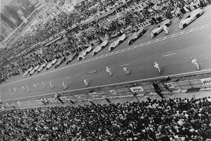 Jacky Ickx y la caminata que rompió la famosa salida de Le Mans