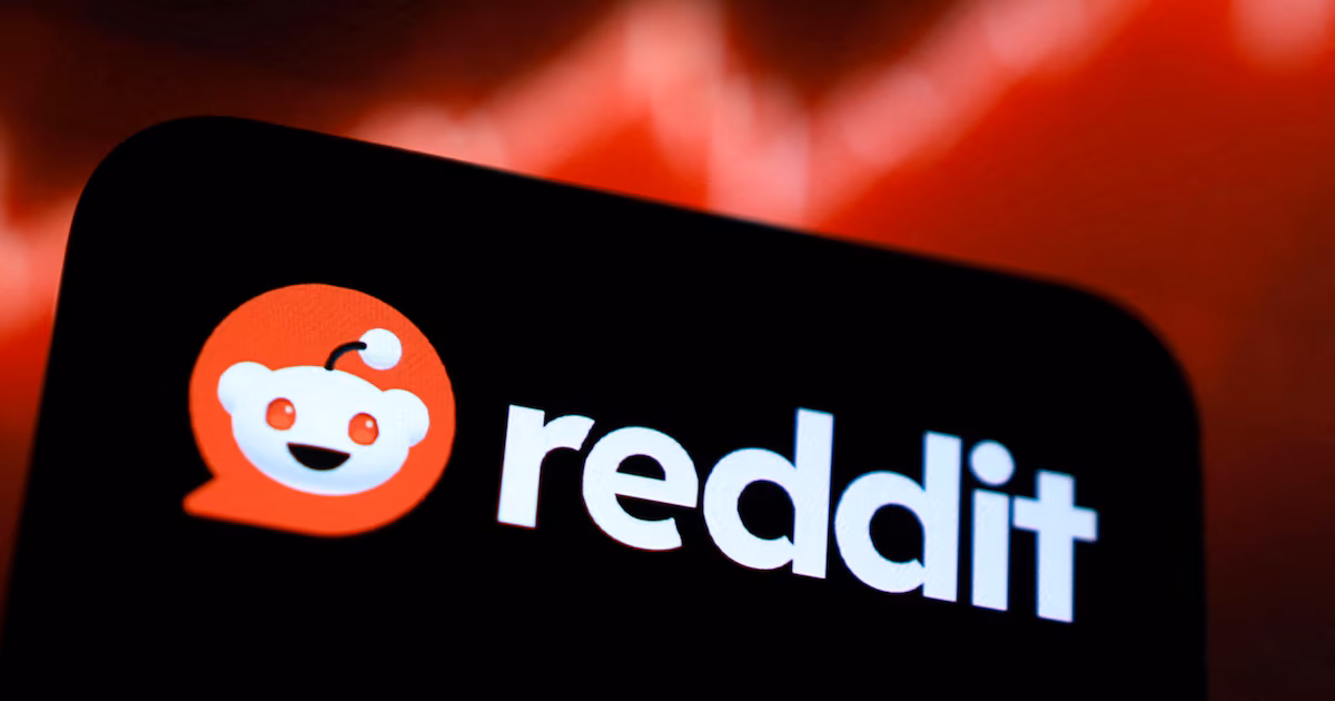 Reddit registra su peor sesión en Wall Street desde su debut en bolsa; Intel también se desploma