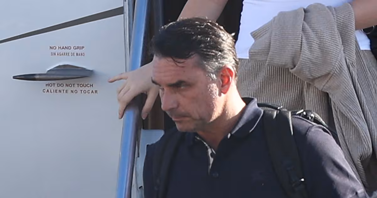 Flávio Bolsonaro viajó a Miami tras cruzar desde Iguazú, con posibles respaldos de Milei y Trump