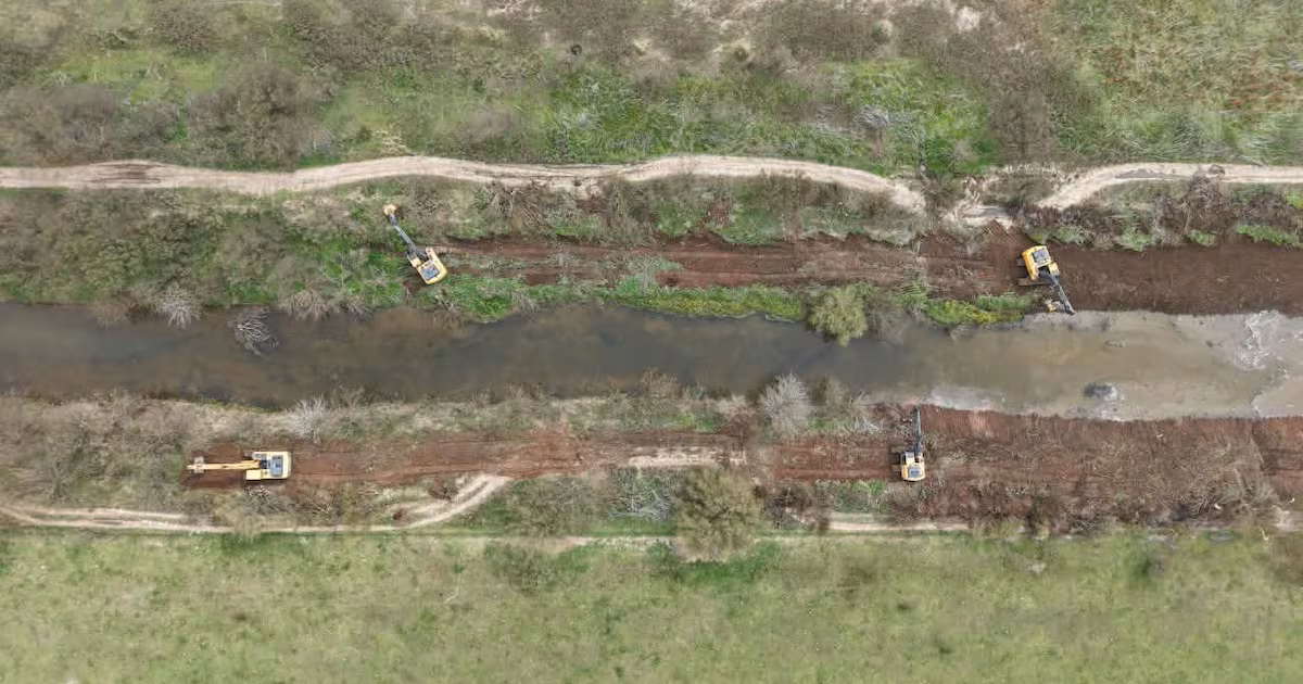 Últimos trabajos para optimizar el drenaje en el arroyo San Lorenzo ante El Niño