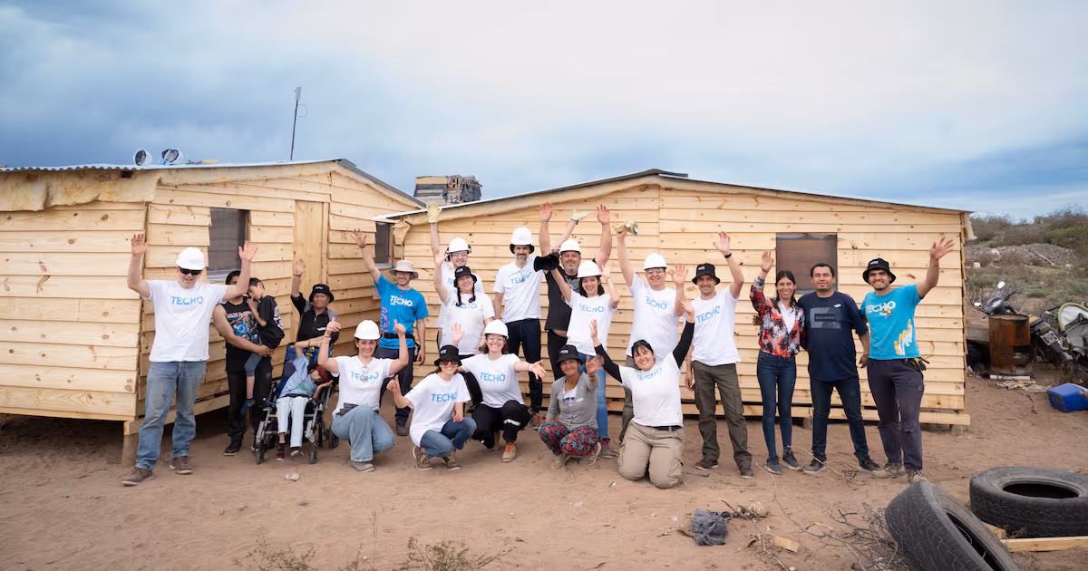 Pampa Energía celebra 10 años de voluntariado con construcción de viviendas y mejoras comunitarias