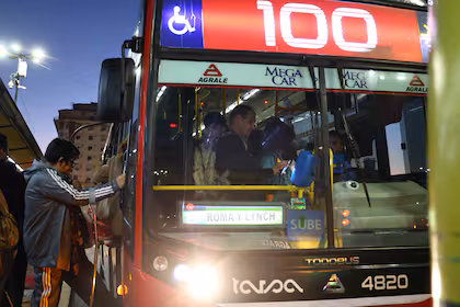 Aumento en el transporte público y peajes desde el 1° de noviembre: colectivos, subte y autopistas con incremento del 3,9%