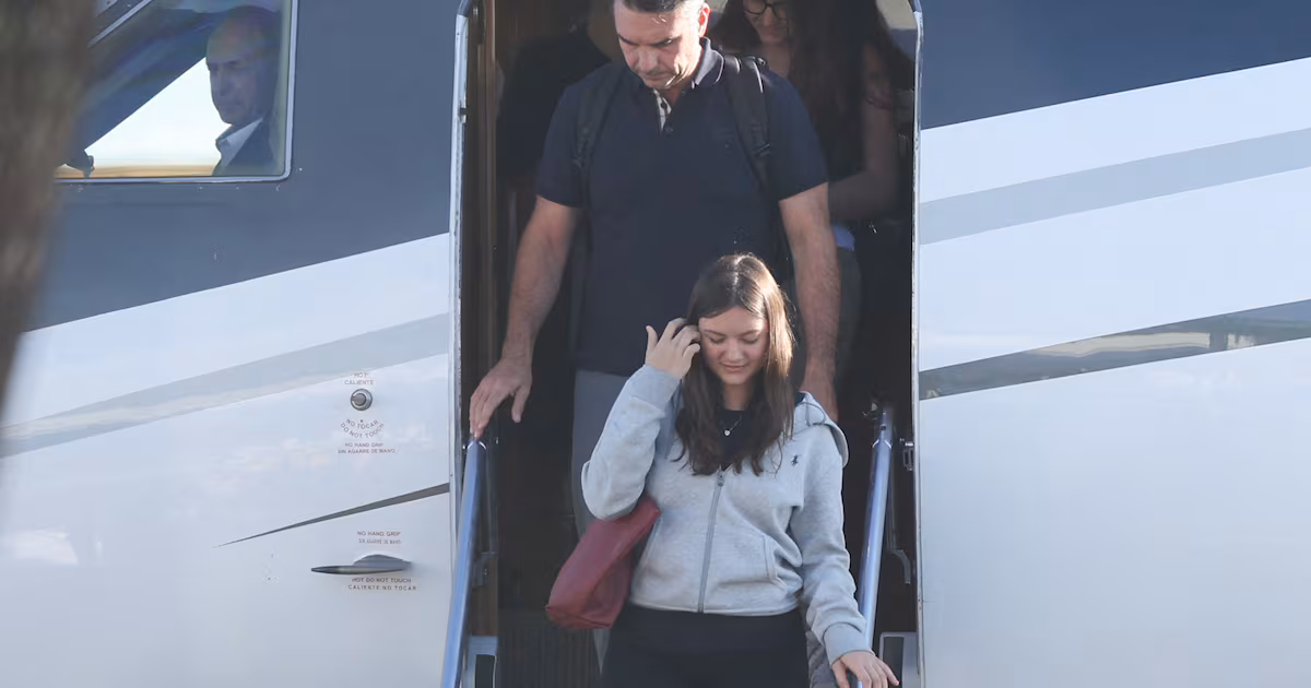 La justicia pidió conservar las imágenes de la salida de Bolsonaro de la Argentina y la fiscalía evalúa posibles delitos