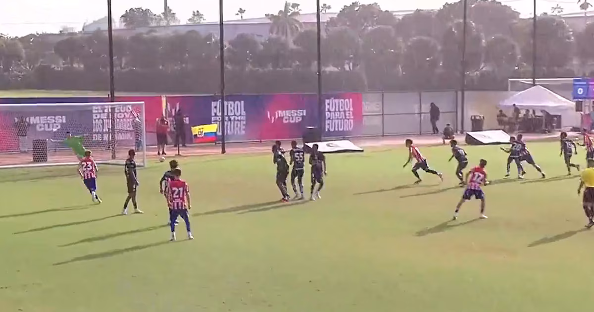 Benjamín Fernández Almada, hijo de Augusto Fernández, se destaca en la Messi Cup con el Atlético y anota de tiro libre