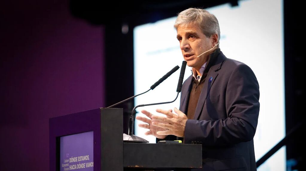 Caputo: el RIGI traerá dólares y previsibilidad, para evitar la volatilidad cambiaria